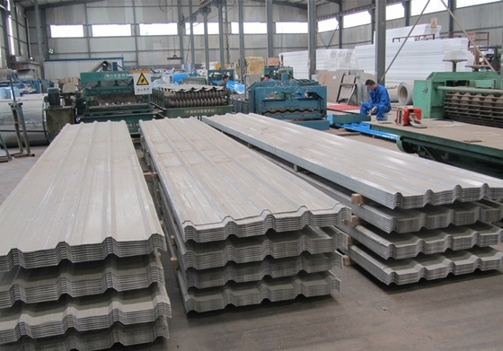 Materiais de telhado revestidos de aço corrugado Ppgi Ppgl Chapas de telhado Indústria Ppgi Galvanizado espessura da bobina de aço 0,1-1 mm