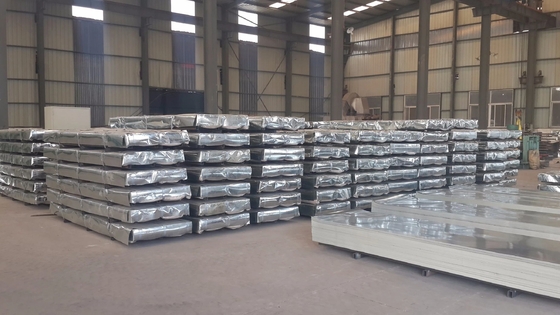 Serviço de processamento de soldagem de chapas de telhado de alumínio galvanizado de cor personalizada RAL Customização AZ30-AZ40 Revestimento