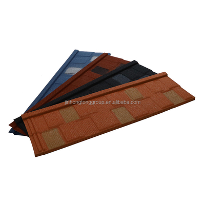 Folhas de telhado de pedra dura de comprimento personalizado 0,4 mm aço de zinco para materiais de telhado de construção resistente à corrosão
