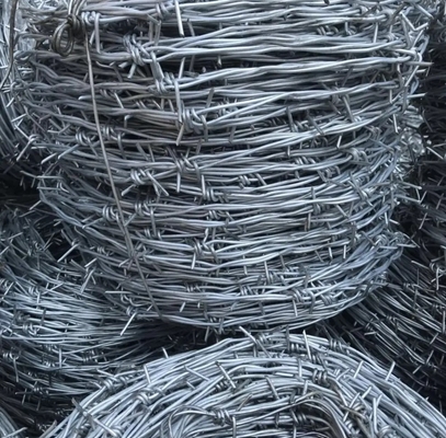 Rolo de arame farpado galvanizado para cerca de segurança de malha 12,5 gauge 18 gauge PVC revestido de ferro 50kg Hot Seller