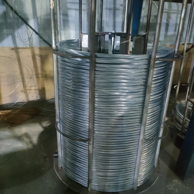 Bwg16 Bwg20 Bwg21 Arame de cercas galvanizado de aço de baixo carbono Arame galvanizado para ligação e malha Diâmetro 0,2 mm-8 mm Arame plano