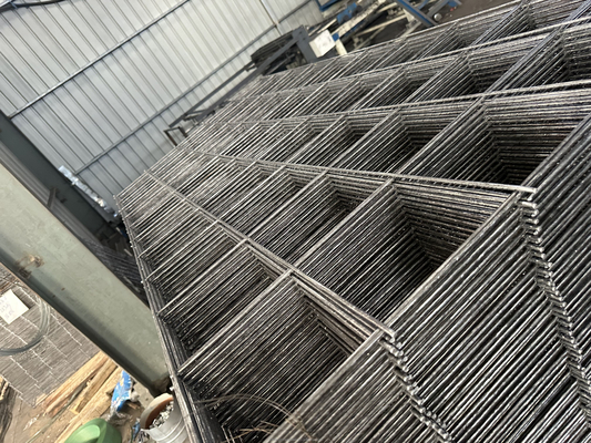 Fios de aço galvanizados Feito a partir de malha de aço de aço de aço de aço de aço de aço de aço com forma de buraco quadrado galvanizado a quente revestimento de PVC