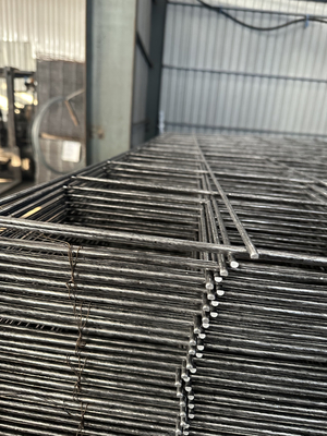 Tela de aço galvanizado em rolo Grelha de proteção de fio de malha flexível Corda de construção padrão Soldadura Corte de dobra Punção