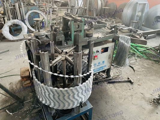 Galvanizado a quente 500m Double Strand Razor Barbed Wire Barricada de arame farpado de alta resistência à tração