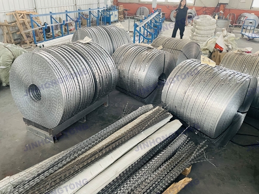 Galvanizado a quente 500m Double Strand Razor Barbed Wire Barricada de arame farpado de alta resistência à tração