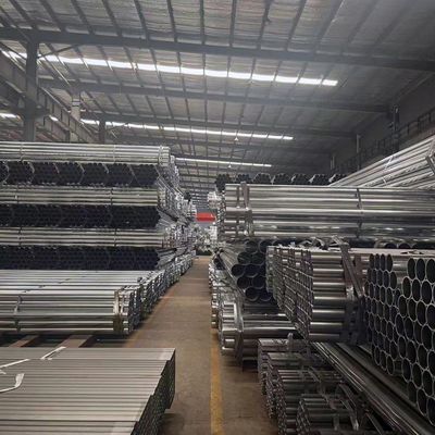 Q195/Q215/Q235/Q345/SS400 Grau de zinco revestido Gi Tubo de ferro galvanizado de aço de secção oca Tubo quadrado com 0,8 20 mm de espessura