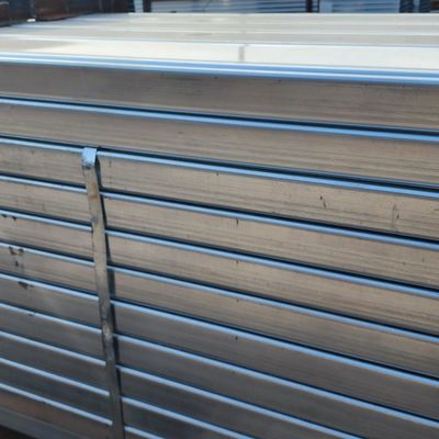 Q195/Q215/Q235/Q345/SS400 Grau de zinco revestido Gi Tubo de ferro galvanizado de aço de secção oca Tubo quadrado com 0,8 20 mm de espessura