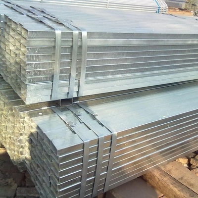 Q195 Q355 Tubos de aço galvanizados quadrados Gi Tubos de ferro retangulares ASTM A36 com protetor de ponta de tubo de plástico