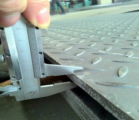 Q235 AISI ASTM BS DIN GB JIS 2,0-8 mm Placa de aço carbono quadriculado de espessura com capacidade de corte