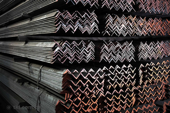 Aço AISI de alta resistência da série Q195-Q420 para construção baseado na técnica e na barra de ângulo desigual laminada a quente