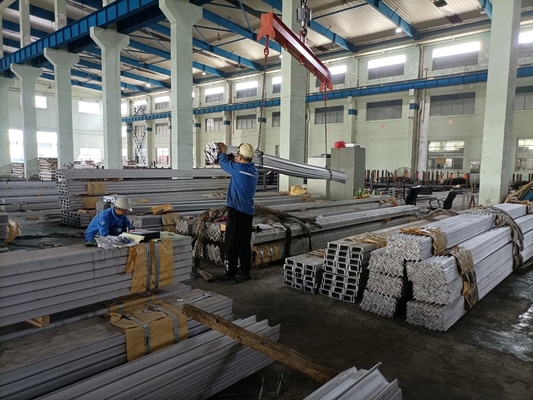 316 SS L Perfil de decoração de ângulo com TSHS /2B /THS/ 2D/ BA /2BB Superfície de acabamento comprimento 1000mm 6000mm ou como solicitação do cliente