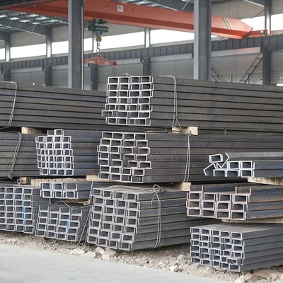 Direct ASTM Q235 Q345 Canal laminado a quente Aço em forma de viga U U-Bar Faturamento por peso real Perforado ou não Perforado