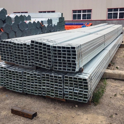 B X42 X52 X60 X70 Grau de aço carbono 0,5-2,0 mm Espessura da parede Tubo quadrado de aço galvanizado laminado a quente para entrega líquido
