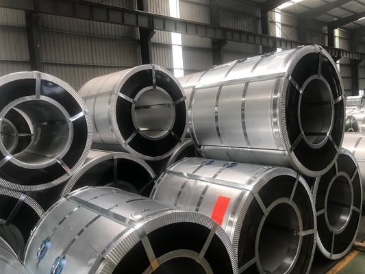 Empilhadeiras de aço carbono revestidas com zinco regulares 0.8mm 60g 100g 150g 200g para fabricação de chapas onduladas com baixo GI/GL de carbono