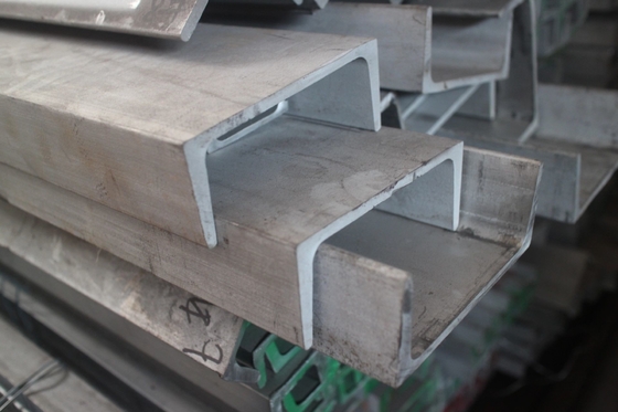 Aço carbono não ligado de perfil de canal de aço tipo C tipo U tipo 25x25x3 para construção