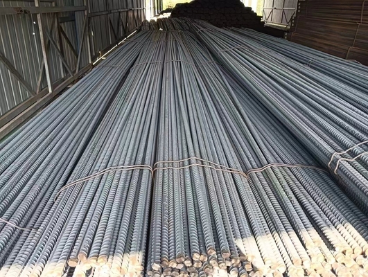 Rebarras de aço carbono de alto nível HRB400/500 ASTM A615 BS4449 para edifícios comerciais comprimento 8M