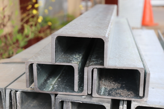 Q235/Q345/SS400/Q420/Q460/S235JR Estrutura por encomenda Galvanizado C Canal Aço em forma de U Canal de aço não perfurado 2024