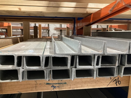 Q235/Q345/SS400/Q420/Q460/S235JR Estrutura por encomenda Galvanizado C Canal Aço em forma de U Canal de aço não perfurado 2024