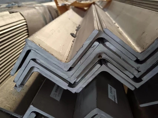 6m-12m comprimento laminado a quente baseado em bordas desiguais equiláterais barra de ângulo de aço Q235 Q235B Q345 para estrutura de edifícios de construção