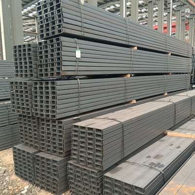 Boa qualidade GB/T700 Q235 JIS G3106 SM400A SM400B U C aço de canal para materiais de construção e bloqueio