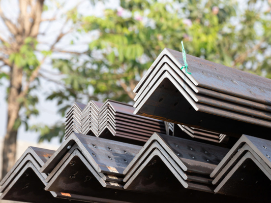 Astm A36 Q235 Q355 ângulo aço carbono ângulo igual aço galvanizado ferro L forma barras de ângulo de aço leve