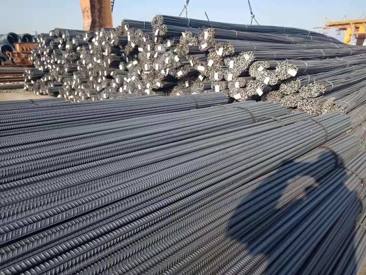 Reforço de aço deformado laminado a quente HRB400 produzido em fábrica, disponível em 12 mm e 16 mm, ideal para reforço de construção.