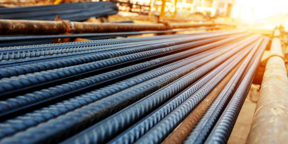 HRB400/500 ASTM A615 BS4449 Rebarras de aço carbono para edifícios comerciais