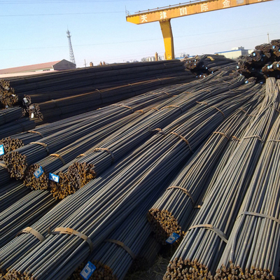 Reforço de aço deformado laminado a quente HRB400 de 12 mm e 16 mm, ideal para reforço de construção.