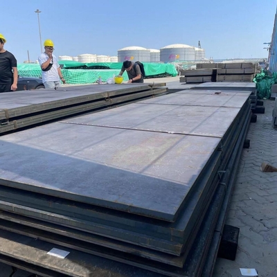 Extenso inventário de chapas de aço carbono laminadas a quente, tamanhos 2*1250*6000mm nas categorias Q355, SS400 e Q195.