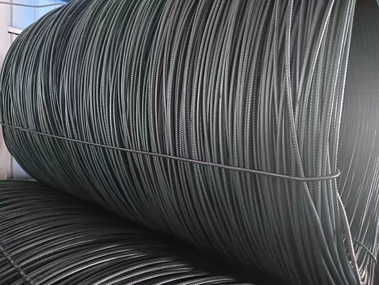 Barras de aço deformadas HRB400 fabricadas em fábrica, de tamanhos de 12 mm e 16 mm, ideais para reforço de projetos de construção