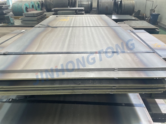 Grande inventário de chapas de aço carbono laminadas a quente, disponíveis nos tamanhos 212506000mm, com as classes Q355, SS400 e Q195