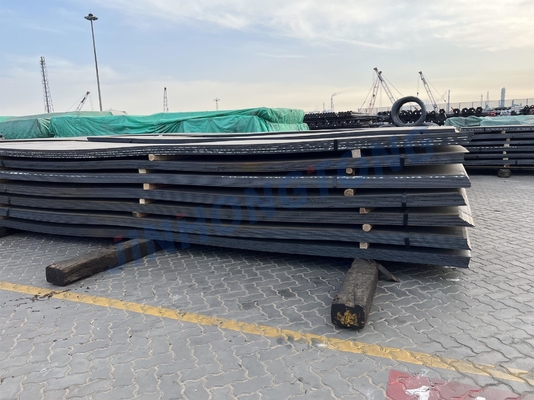 Grande inventário de chapas de aço carbono laminadas a quente, disponíveis nos tamanhos 212506000mm, com as classes Q355, SS400 e Q195