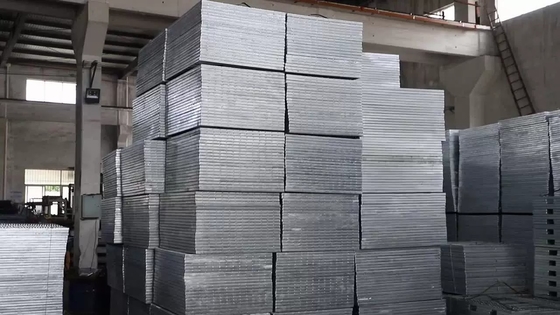 Outlet de fábrica 30*3 Grelhas de barras de aço galvanizadas G505/30/100 G503/30/100 Plataforma piso Grelhas de aço galvanizadas