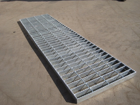 Grelha de aço inoxidável de piso amplamente utilizada 12x12 30x3 Grelha de aço antiderrapagem Grelha de aço corrugado de diamante