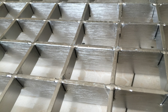 Grelhas de aço galvanizado de alto padrão Tamanho padrão G253/30/100 G303/30/100 Grelhas de barras de aço