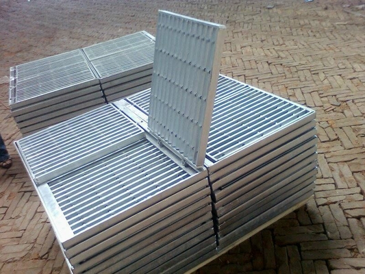 Grelhas de aço galvanizado de alto padrão Tamanho padrão G253/30/100 G303/30/100 Grelhas de barras de aço