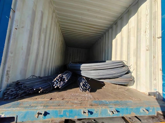 Fabricação em massa de barras de aço carbono utilizadas em canteiros de obras ou grandes indústrias