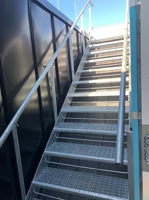 Plataforma de grelha de aço galvanizado a quente para uso industrial Grelha de cobertura de drenagem de aço exterior Grelha