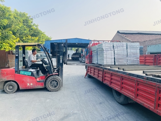 Venda a quente de grades de segurança de uso industrial para escadas de piso galvanizadas a quente para escadas metálicas ao ar livre