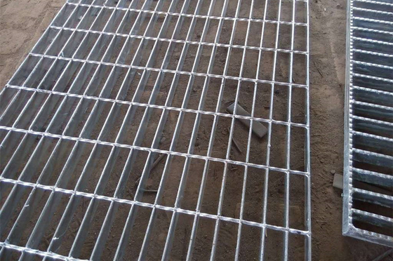 Material padrão Q235 201 304 316 Grelhas de aço galvanizado para piso, cobertura de esgoto, drenagem, grelha, plataforma
