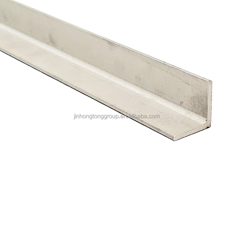 Introdução de barras galvanizadas Q235 laminadas a quente de qualidade superior, fabricadas para projetos de engenharia,